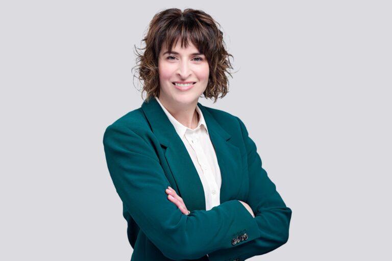 xr:d:DAF5monQABI:2,j:6135443776439944030,t:24011119